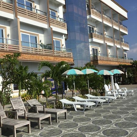 Em Royalle Hotel & Beach Resort San Juan  Extérieur photo