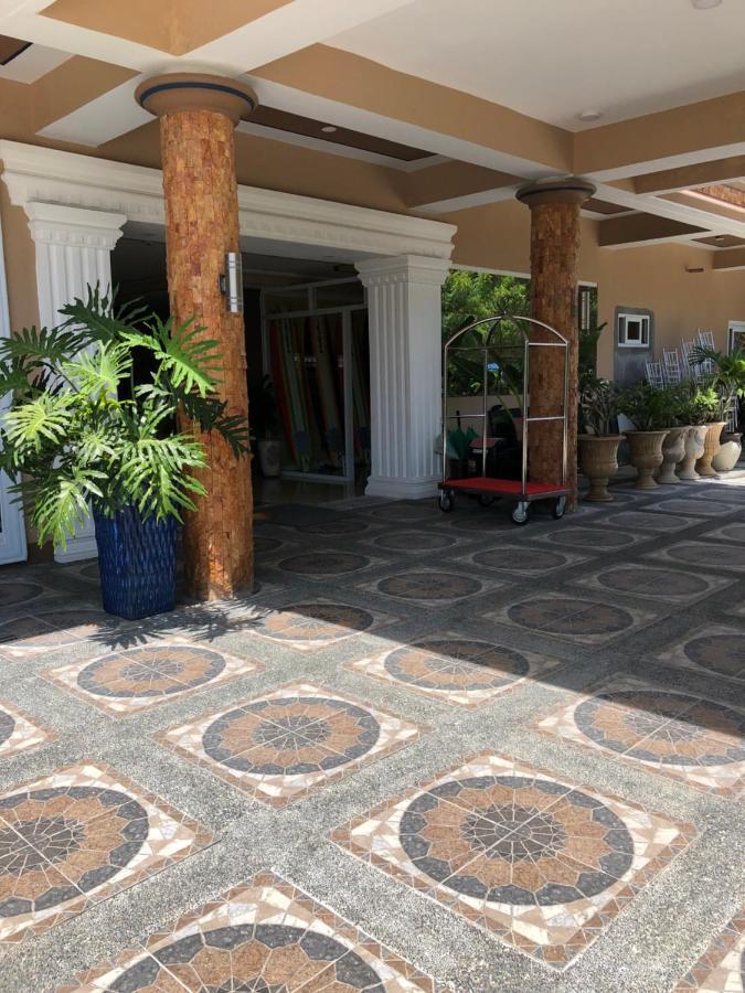 Em Royalle Hotel & Beach Resort San Juan  Extérieur photo