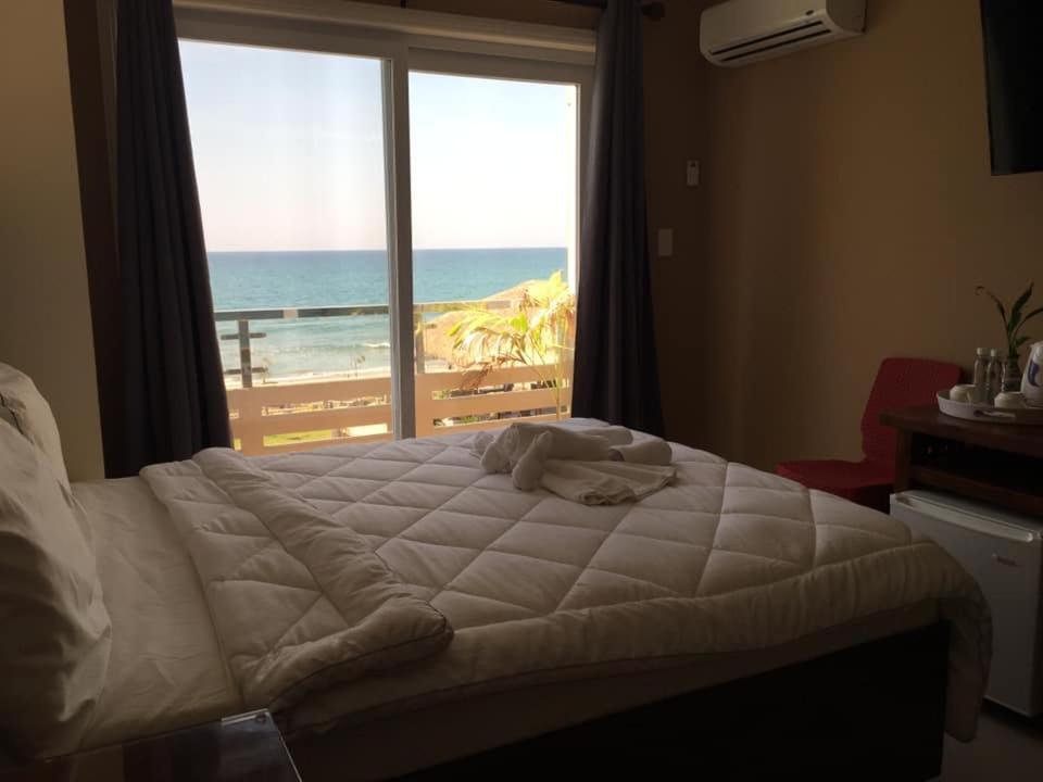 Em Royalle Hotel & Beach Resort San Juan  Extérieur photo