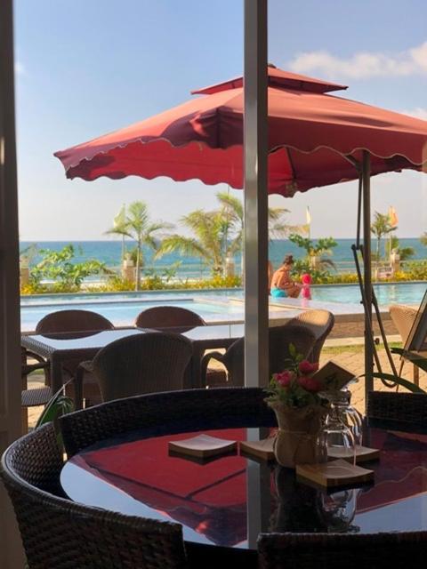 Em Royalle Hotel & Beach Resort San Juan  Extérieur photo